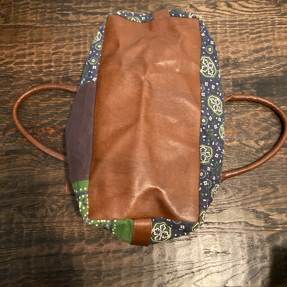 Cute duffle bag! - Picture 4 of 8